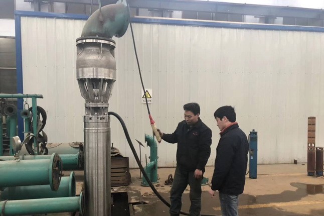 流量1200立方、楊程18米的不銹鋼304材質(zhì)潛水泵測(cè)試合格